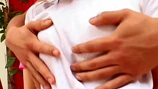 Serce mi wali, gdy mała azjatycka nastolatka dostaje mocno po cipce