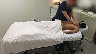 사라 첫 인디안 대학 마사지 뜨거워져! 🔥