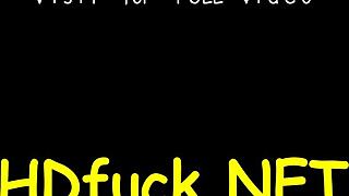 हॉट रशियन चिक अपनी एक्सक्विजिट ओरल स्किल्स फ्लॉंट करती है एक्शन में