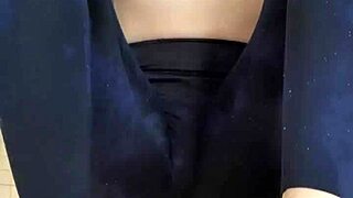 ragazze arrapate 18+ si tuffano nella prima doccia dorata con twist fetish, leggings e corpi depilati per extra pepe