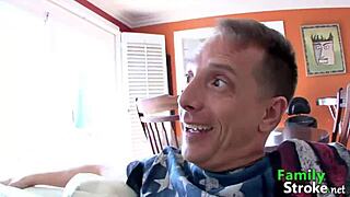 Electra Rose czuje głębokie wiercenie ojczyma w mojej cipce