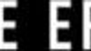 Милая молодая смазывает бритвую киску для интенсивного соло оргазма