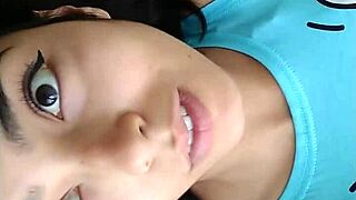 Yo, mám túto sexy malú 18+ latinku, ktorá sanie kurac na videu!