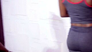 Pegamos fodendo no salão do chefe, buceta demais na casa