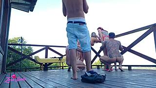 कॉलेज स्टूडेंट्स वाइल्ड ग्रुप डीपथ्रोट में कैच हुए