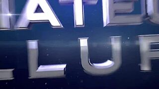 Zapanjujuće plavuše dele pušenja i jebu strasno