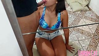 Intense close-up pijpbeurt door hete brunette meid in amateur stel video