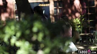 हेय कोको लवकॉक, पेस्टर्स वाइफ सिल्विया सेज को लिक करती है?