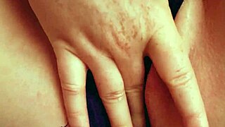 Špinavá sprška promočí kalhotky toužebným kapáním