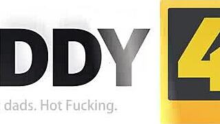 Daddy4k Azione incredibile vecchia e giovane bionda annoiata