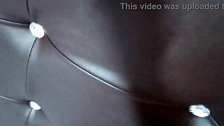 Wauw, stiefzus zuigt mijn pik als een prof!