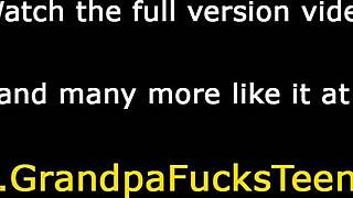 बस्टी टीन 18+ ओल्ड मैन को ब्लो करती, गॉश मैं यकीन नहीं कर सकता