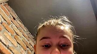 Buntut besar dipukul close-up anal dengan BBC dan main faraj