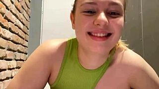 Эй, хочешь экстремальное брызганье в публичке и жаркий анал с огромным ББС?