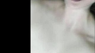 Она любит быть моей сексуальной куклой в веб-чате, чистый жар! 😍