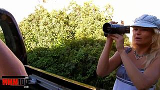 Liten rödhårig får sin tighta röv borrad djupt