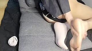 Smal Gay Ung Kille med Vackra Fötter i Kinesisk Twink Fotfetisch Action