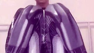 嘿，想看这个性感同性恋少年18+像蜘蛛侠一样打飞机吗？