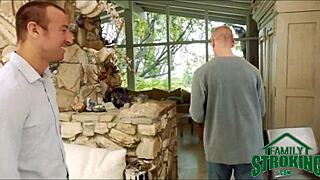 טין זיינה עם אח חורג ובן זוג כשעיניה מכוסות, אוי!