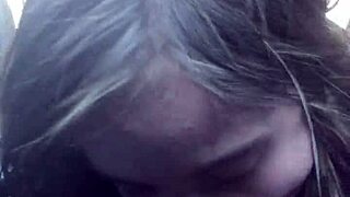 Моя лесбийская подруга дает мне минет в дороге и глотает