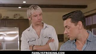 Familystroking - pieni 18+ vaalea sijaislapsi scout näyttää sijaisisälle ja sijaisveljelle tulo-taitojaan athena fleurs kanssa