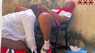 O bog, jebem mojo petite sošolko 18+ z velikim kurcem ob oknu