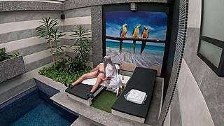 Hívom a szobaszerviz lányt a privát lakosztályból, és fújást ad, amíg szájba nem élvezek.