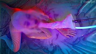 性感金发美女白丝袜中在精液池里呻吟巨大鸡巴激烈高潮