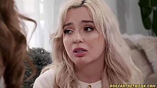 Üzgün sarışın en iyi arkadaşı ve 8 büyük sikle gangbang'de railanıyor. Dogfart her vahşi anı yakalıyor.