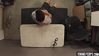 黑警察第一次用大鸡巴干直男18+小伙，哇！