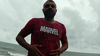 أخذنا الفتاة الشابة 18+ الكاريوكا للشاطئ لنيك مع الزوجين في الغابة، لكن تم القبض علينا