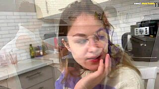 Ibu tiri yakinkan anak tiri sebelum mereka terjun ke seks basah panas