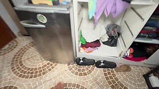 Срещнах две горещи пички, блондинка и брюнетка, на плажа в Салвадор. Завърших в тесните им цепки.