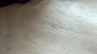 Kuuma NRI tyttö imii ja nai kyrvää kuin tikkaria