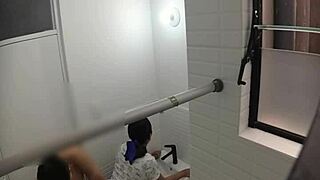 Spioniere spanische Lehrerin beim Bumsen mit ihrem Liebhaber in heißer Affäre