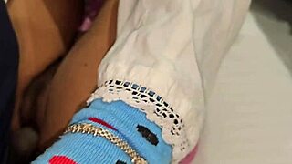 Az elképesztő desi barátnőmet keményen döngölik.