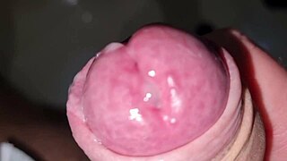 Lelaki Itali seksi mengerang semasa onani ganas dan pancutan sperma besar!