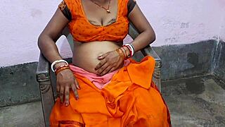 मुझे ब्लाइंडफोल्ड किया और ब्रूनेट मिल्फ टीचर ने फेक टिट्स के साथ चूस लिया, फिर डॉगी स्टाइल। शेव्ड पसी और हील्स ने काउगर्ल राइड वाइल्ड बनाया