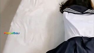 Prietena prietenului meu deschide picioarele! Mă roagă să o fut tare!