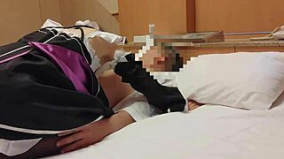 어, 귀여운 아시안 메이드 렘 코스플레이 구부려 크림파이... 너무 주스 같아!