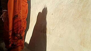 Veliki rit pastorke dobi divji nemški analni seks