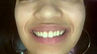 liten 18+ 18-åring blandet hore leker med seg selv bare for deg