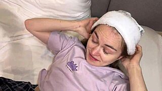 Эй, хочешь потестировать с отчимом перед трахом Санты в этом году?