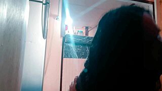 Fontanero me llena el coño mientras novio está ausente, traición pura