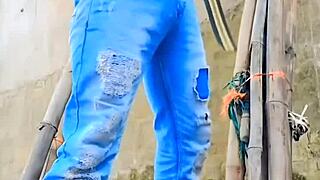 स्मॉल कॉक सिसी को स्लैप और पिस्स किया आउटडोर एक्सोटिक कंपाइलेशन में