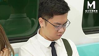 哟，看这Modelmedia Asia女大学生狂野性爱，汁水直流！😍