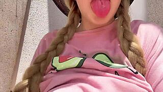 Meu Vizinho Me Viu Esguichando Tão Excitada no Meu Jardim Hoje.