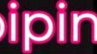 Blikaním obrovských cicí pri chôdzi na verejnosti s pohľadom