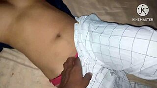 Eh, nak tengok makcik Desi ganas kat rumah audio Hindi?