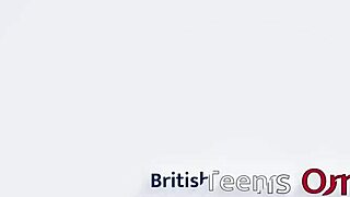 Britanska studentkinja upskirt j o i u donjem vešu na žurci